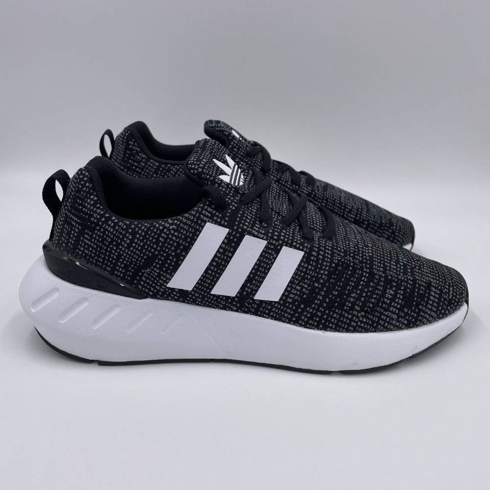 adidas Swift Run 22 Black / White Womens Shoes